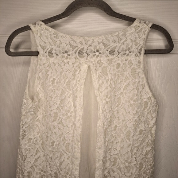 Dolce Ragazza Silk and Lace Split Back sleeveless Blouse Size Medium - Picture 4 of 7